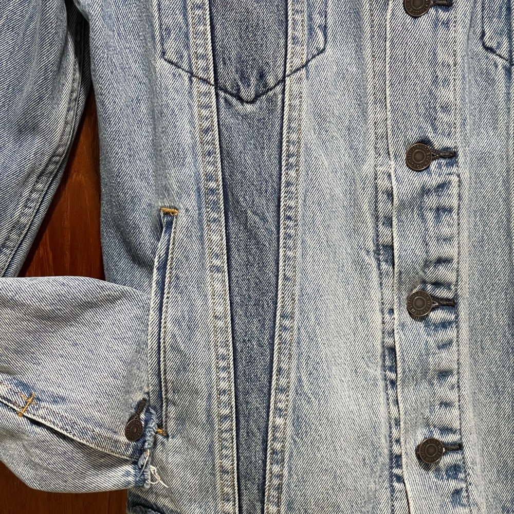 Levi’s Altered Line - Picture 3 of 6